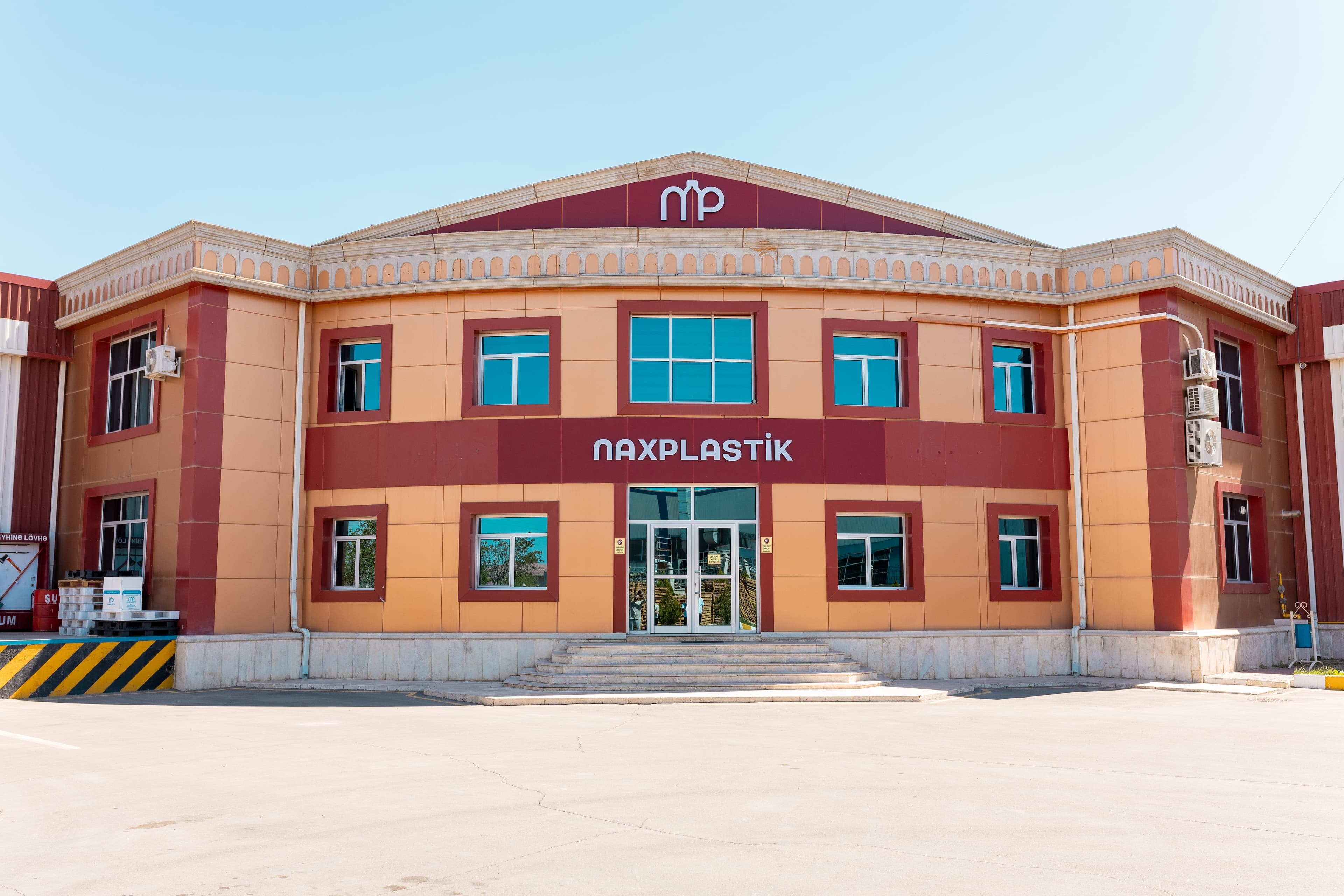 Naxplastik Haqqında